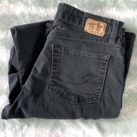 Signature Levi boot cut jeans. Size 8 - Picture 1 of 4